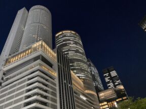 綱渡りの毎日。カプセルホテルに前日入り!